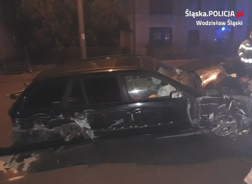 Kierowca bmw roztrzaskał się na ogrodzeniu posesji przy ul....