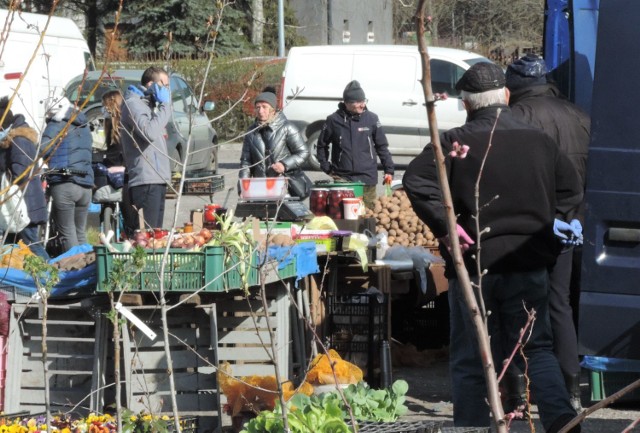 W sobotę, 4 kwietnia, ruch na Targowisku Miejskim nie był mały