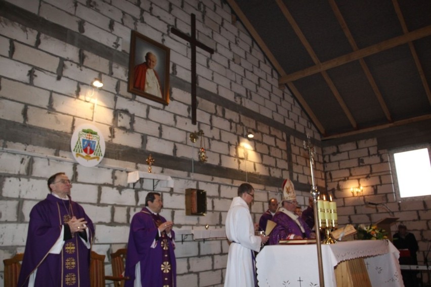 Gdańsk: Abp Sławoj Leszek Głódź poświęcił kaplicę parafii p.w. Jana Pawła II w Łostowicach