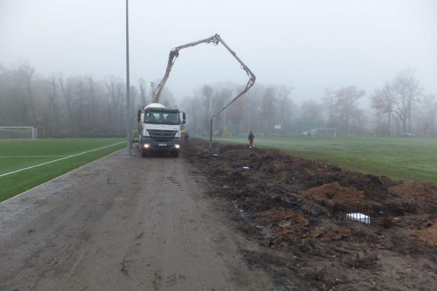 Trwa rewitalizacja stadionu miejskiego w Żarowie (ZDJĘCIA)