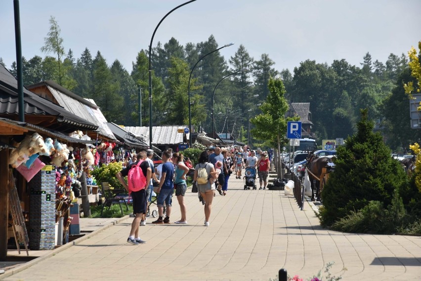 Zakopane. Mamy sierpniowy szczyt sezonu. Tłumy są wszędzie [ZDJĘCIA] 