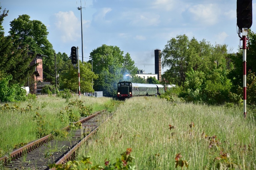 Pociąg specjalny Temida na dworcu w Damasławku.