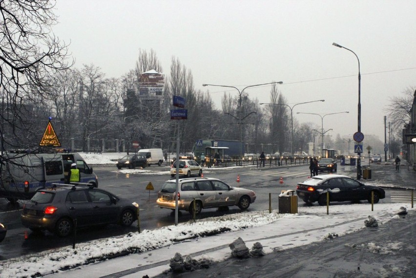 Kobieta potrącona na przejściu dla pieszych na ulicy...