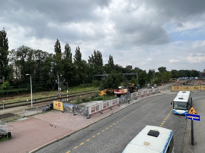 Jak postępuje budowa nowego centrum przesiadkowego i remont ulicy Goethego w Zabrzu? Mamy ZDJĘCIA