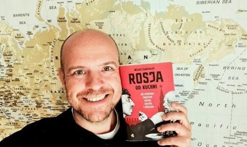 Witold Szabłowski, pisarz pochodzący z Ostrowi Mazowieckiej wydał nową książkę "Rosja od kuchni". Premiera 10.11.2021