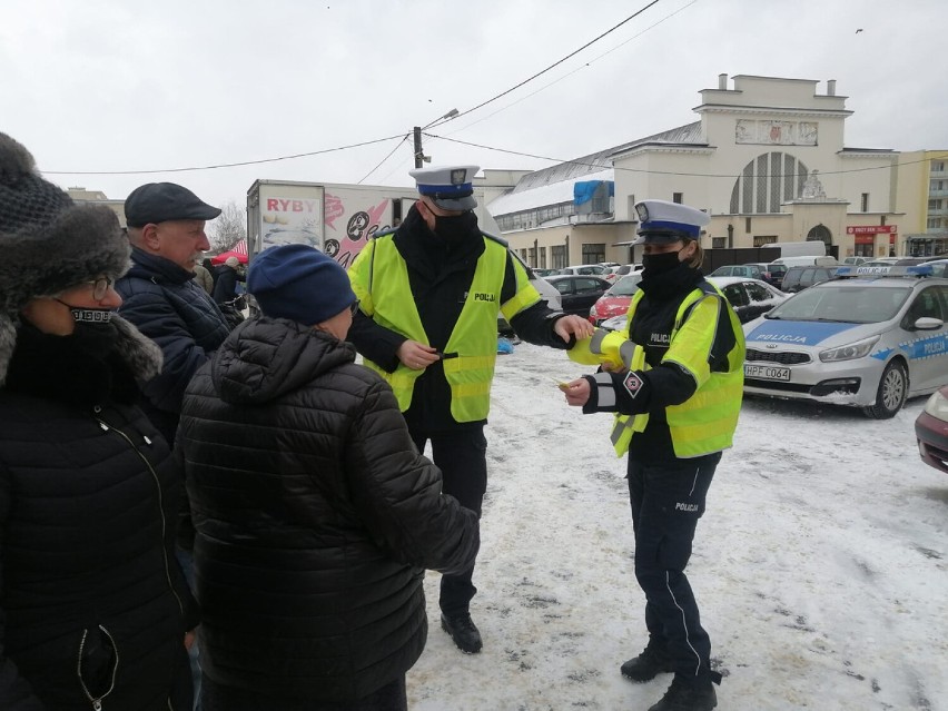 Policjanci spotkali się z seniorami w Piotrkowie