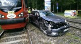 Katowice: Na Tysiącleciu auto uderzyło w tramwaj [ZDJĘCIA]