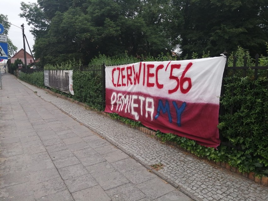 Poznański Czerwiec 56'. To kibice przygotowali transparent! [ZDJĘCIA]