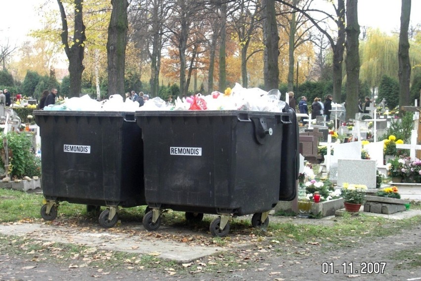 Kosze na cmentarzu komunalnym w Gliwicach - stan na 1...