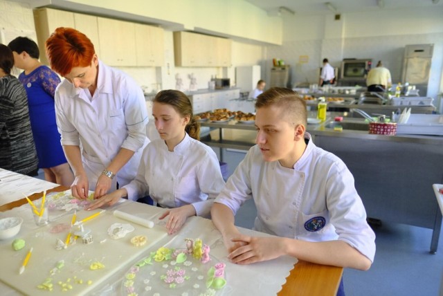 21.04.2018 torun dni otwarte w technikum gastronomiczno-hotelarskim 
dni otwarte w gastronomiku gastronomik szkola fot. grzegorz olkowski / polska press