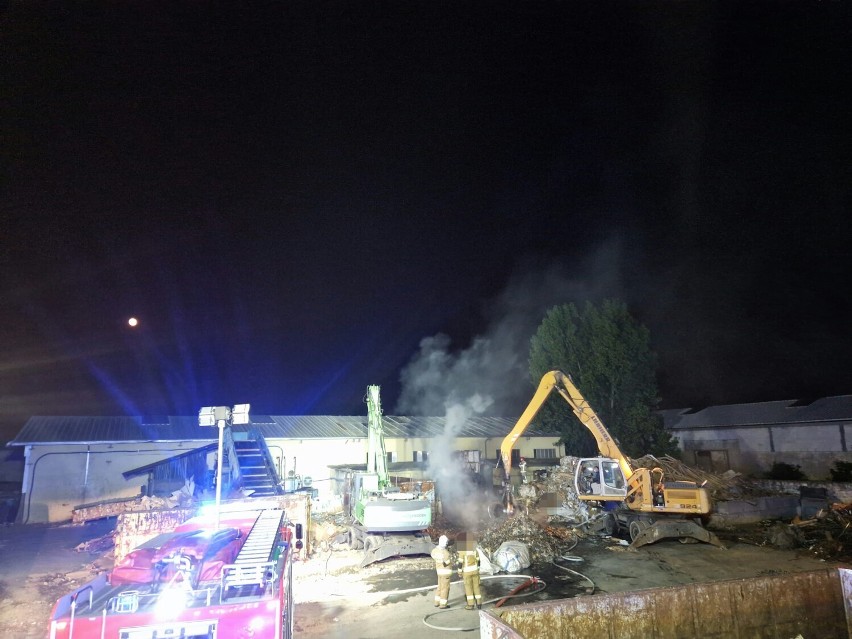 Pożar maszyny sortującej makulaturę w Świerkówkach koło Obornik