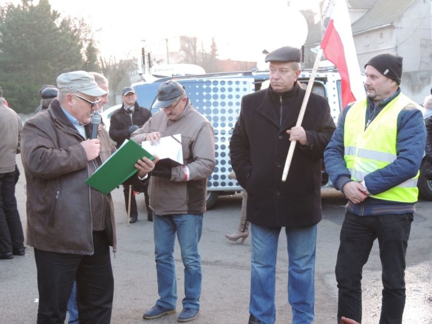 Zablokowane ulice w Strzelnie. Mieszkańcy ponownie protestowali [zdjęcia]