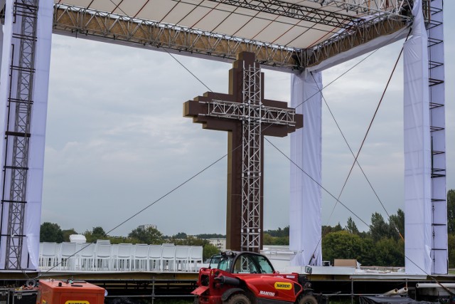 Na Targówku pojawił się ogromny ołtarz. O co chodzi?