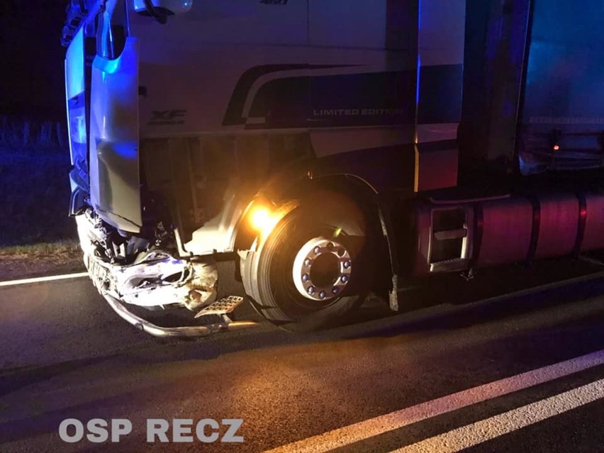 Powiat choszczeński. Wypadek na drodze krajowej nr 10. Zderzyły się 3 pojazdy, osobowy, ciężarowy i bus. 3 osoby ranne. Nie ma przejazdu