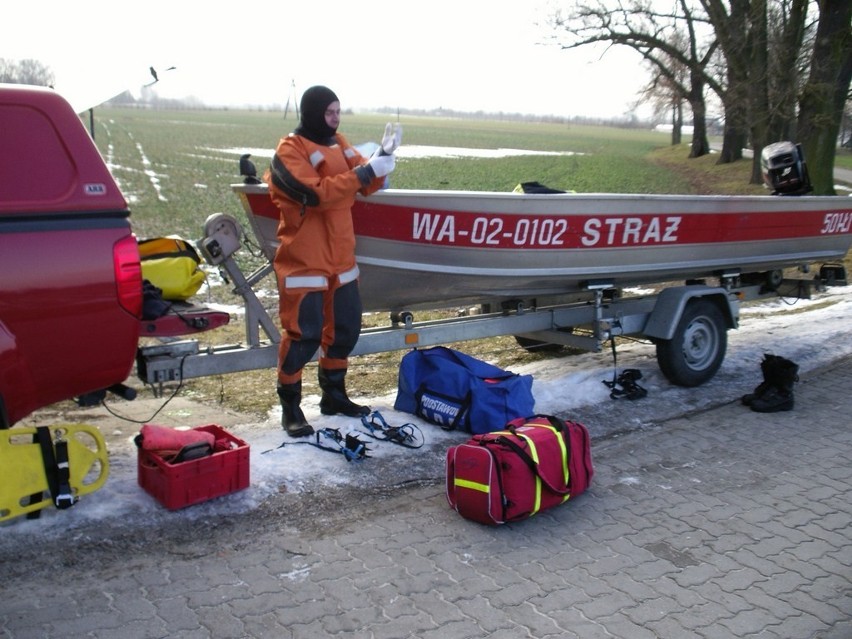 Puławy: Strażacy ćwiczyli na lodzie (zdjęcia)