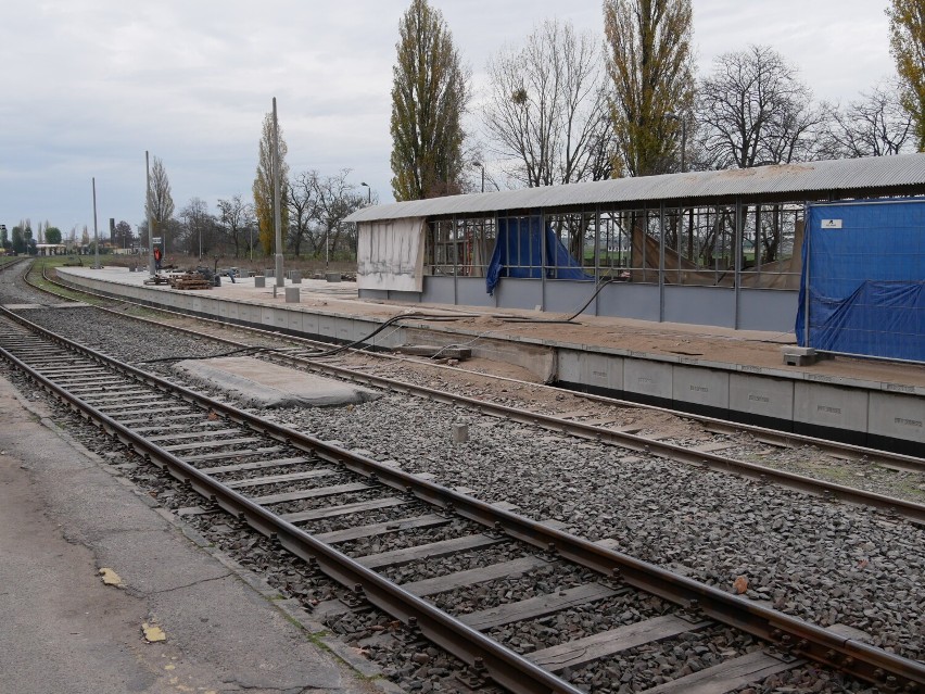 Nowe perony, wiaty, ławki i oświetlenie. Trwa remont stacji...