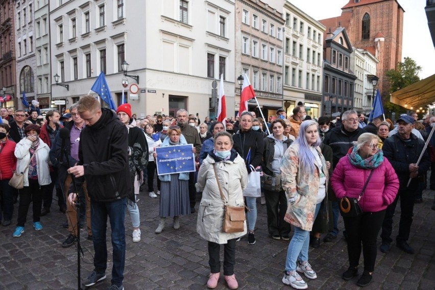 Wyższość prawa krajowego nad unijnym. Protest w Toruniu po...