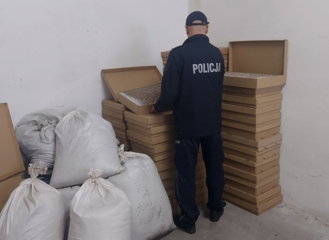 Łęczyccy policjanci przechwycili 180 tysięcy "lewych" papierosów i 98 kilogramów tytoniu
