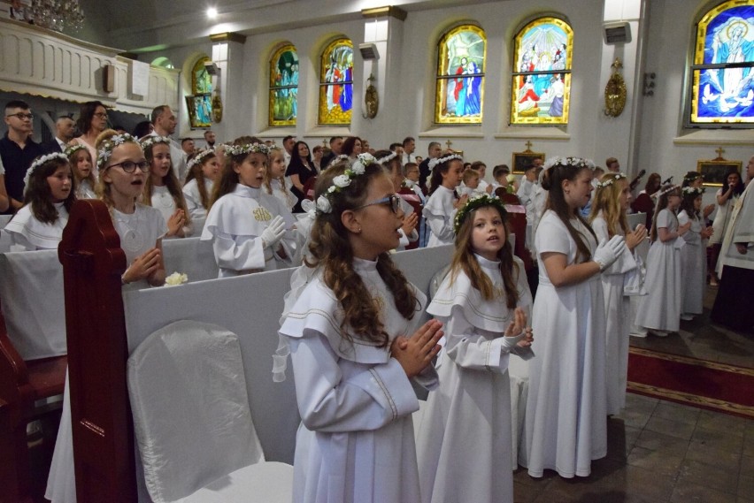 Pierwsza Komunia Święta w kościele Matki Boskiej Nieustającej Pomocy w Pruszczu Gdańskim |ZDJĘCIA