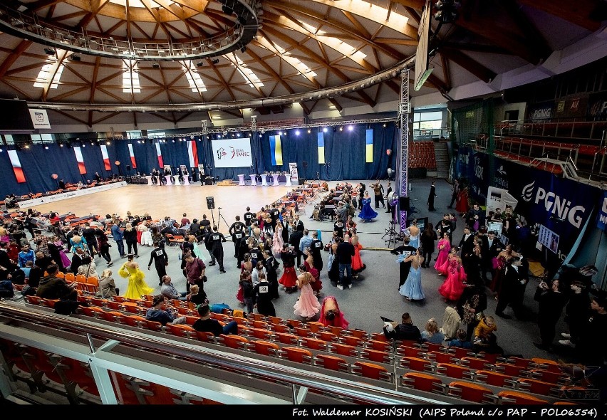 Taneczna rywalizacja odbywała się w hali KCSiR przy ul....