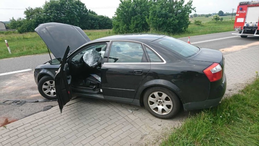 Zderzenie samochodów w Żardkach. Dwie osoby poszkodowane