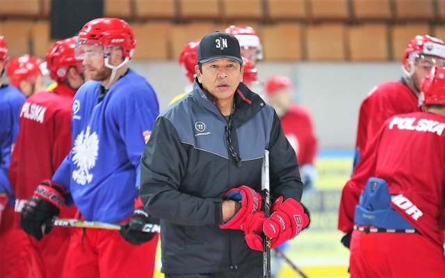 Kanadyjski szkoleniowiec hokejowej reprezentacji Ted Nolan wybrał zawodników, z którymi rozpocznie przygotowania do mistrzostw świata Dywizji 1A w Budapeszcie.
