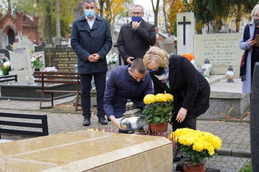 Włocławek. Marek Wojtkowski, prezydent Włocławka i jego zastępcy odwiedzili Cmentarz Komunalny przy al. Chopina [zdjęcia]