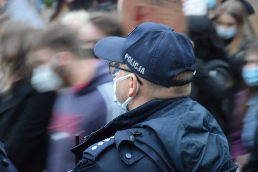 Podczas protestu kobiet w Sępólnie policja skierowała...