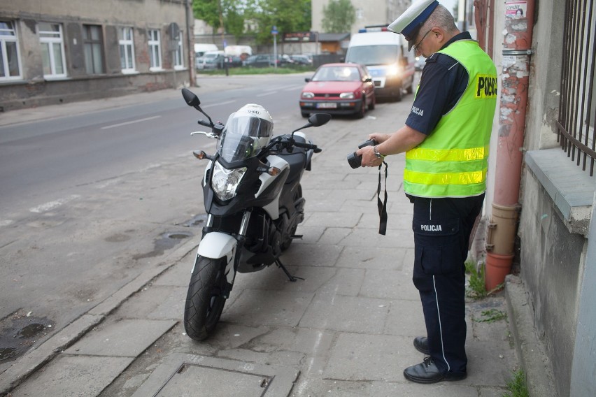 Motocyklista potrącony przez samochód na Tuwima w Łodzi