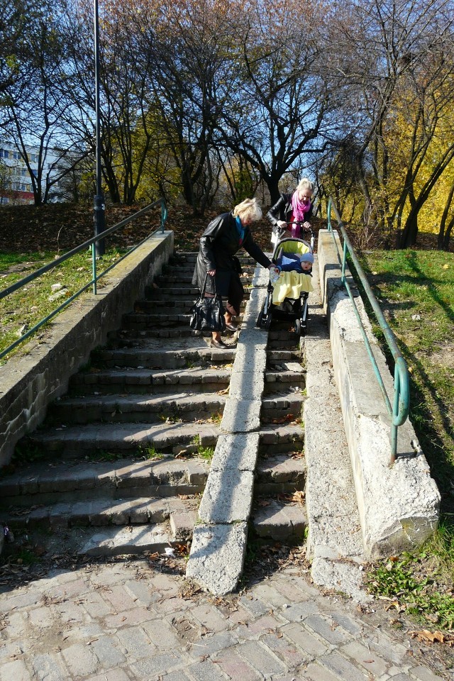 Ul. Gościnna na Czubach: Kiedy remont schodów?