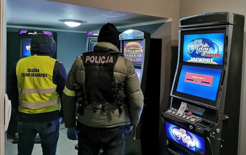 Tczew. Policja zabezpieczyła 5 nielegalnych automatów do gry oraz narkotyki [ZDJĘCIA]