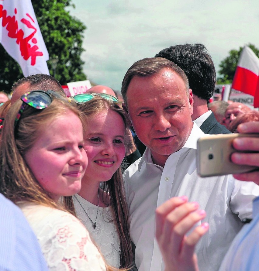 Prezydent Andrzej Duda ze zwolennikami