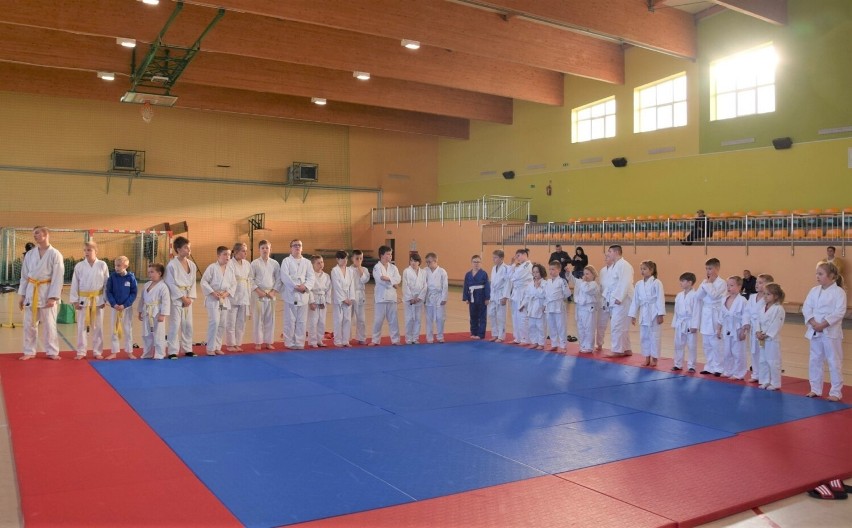 Do zmagań w judo w Gałczewie przystąpiło około 40 zawodników...