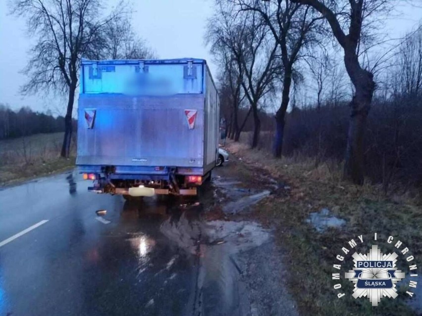 Tragiczny wypadek z udziałem pieszego w Kiedrzynie. Kierujący Isuzu śmiertelnie potrącił 63-latka