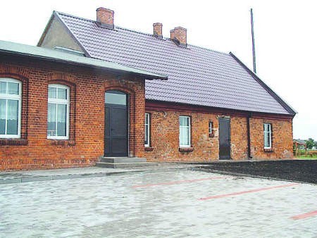 Szkoła Podstawowa w Czarlinie została już wyremontowana. Prace kosztowały ok. 130 tys. zł.