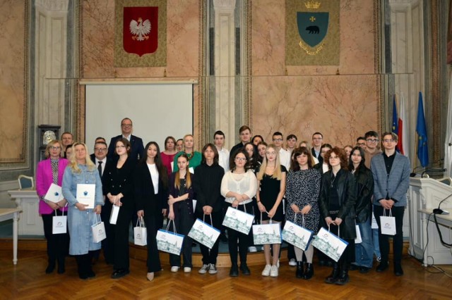 Nagrodzono zwycięzców trzeciej edycji konkursu „Przemyśl jest Przedsiębiorczy"