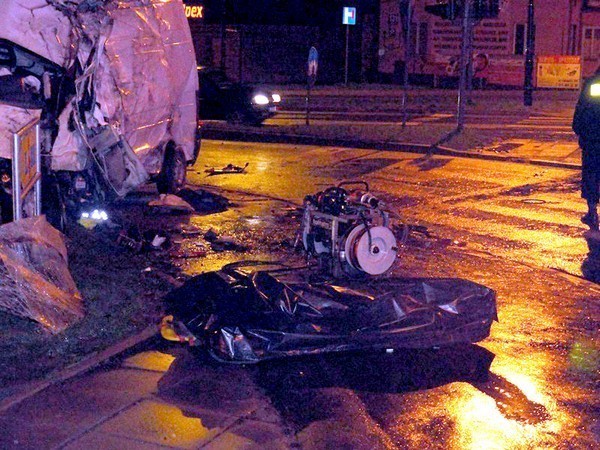 Śmiertelny wypadek na skrzyżowaniu ul. Lwowskiej z ul. Prażmowskiego w Nowym Sączu [ZDJĘCIA]