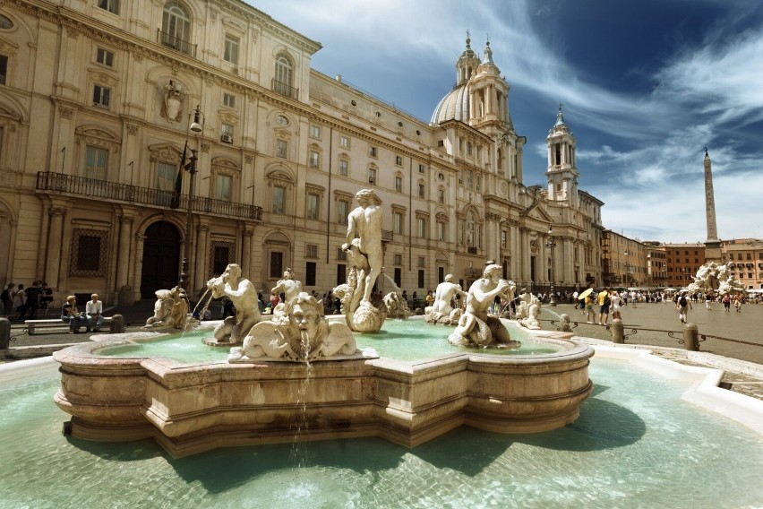 Piazza Navona to jedno z najchętniej odwiedzanych miejsc w...