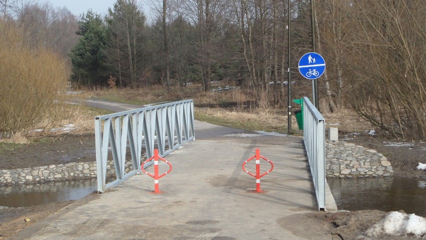 Po kilku miesiacach  wymienili nowe bariery na moście na Leśniówce. Jak wam się podobają, porównajcie z poprzednimi