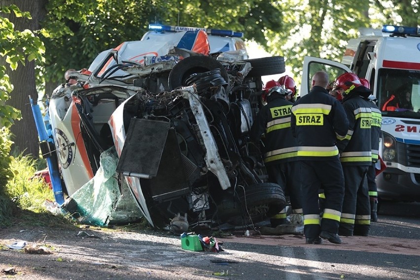 Tragiczny wypadek karetki wydarzył się na trasie między...