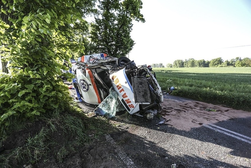 Tragiczny wypadek karetki wydarzył się na trasie między...