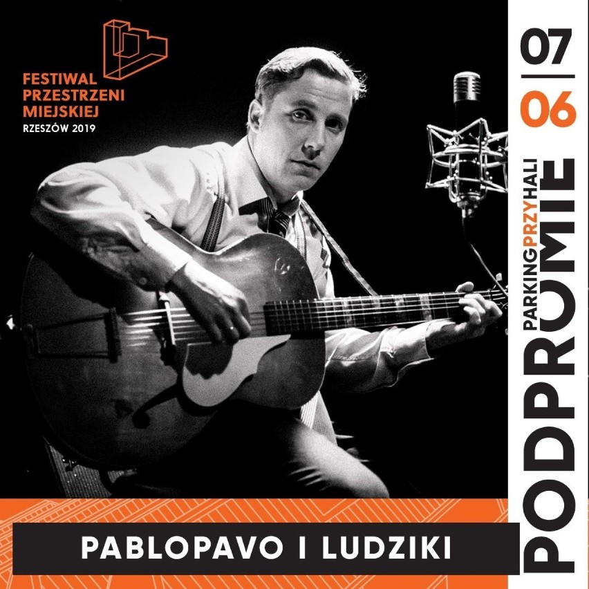 Pablopavo nawija, nieco śpiewa i okazjonalnie gra na gitarze...