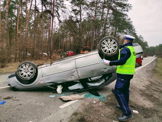 Do wypadku doszło na odcinku pomiędzy zjazdami z drogi krajowej nr 55 w kierunku Straszewa oraz Ryjewa