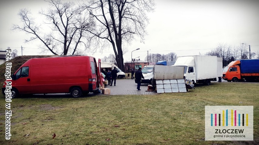 Targowisko miejskie w Złoczewie. Otwarcie niebawem. Jak wyglądał jeden z ostatnich dni handlu w tymczasowym miejscu? ZDJĘCIA