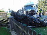 Wypadek w miejscowości Wielowieś pod Międzychodem - zderzyły się dwa auta osobowe oraz ciężarówka