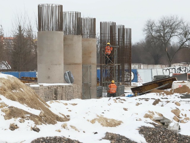 Trwają prace przy budowie nowego wiaduktu w ciągu ulic Żeromskiego i Lubelskiej w Radomiu.