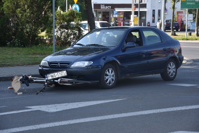 Na ulicy Pałuckiej w Wągrowcu samochód osobowy uderzył w rowerzystę