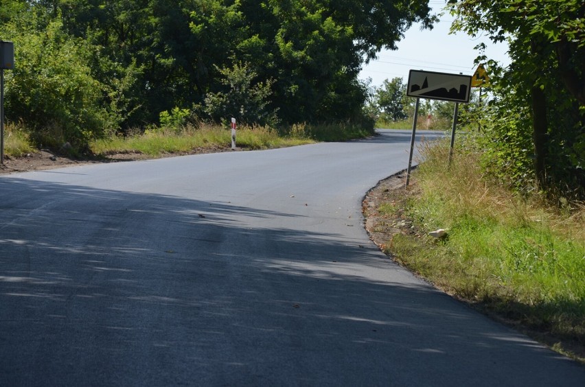 Powiat głogowski: Planują otworzyć jedną nitkę remontowanej drogi między Nielubią a Kamioną. Kiedy? Zobaczcie, co już tam zrobiono