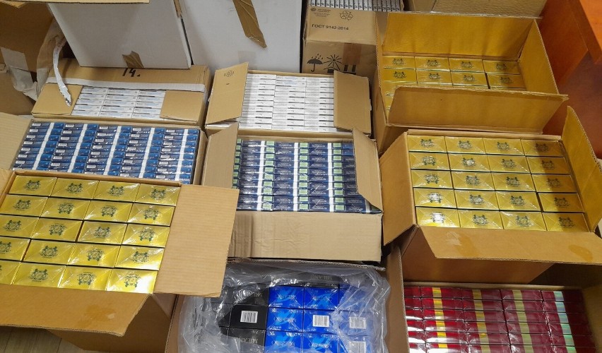 Kartony z papierosami zabezpieczone w Chełmku przez...