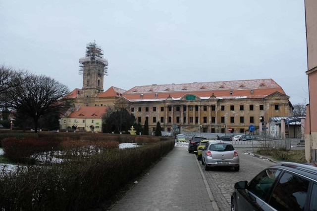 Remont wieży zamkowej w Żarach trwa od listopada ubiegłego roku